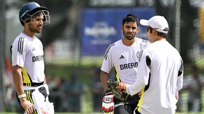 ध्रुव जुरेल और अभिमन्यु ईश्वरन क्यों नहीं खेल रहे हैं दलीप ट्रॉफी का मैच ? सामने आई ये बड़ी वजह Dhruv Jurel, Abhimanyu Easwaran, Gautam Gambhir