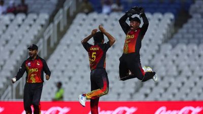 2 बार टी20 वर्ल्ड कप खेल चुका खिलाड़ी लूटपाट करते गिरफ्तार, टूर्नामेंट के बीच पहुंचा जेल, कोर्ट ने नहीं दी बेल SportsTak Hindi