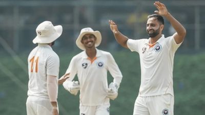 जम्मू कश्मीर के बॉलर ने दलीप ट्रॉफी में 4 गेंद में 4 विकेट लेकर मचाया तहलका, रियान पराग की टीम की उड़ाई धज्जियां SportsTak Hindi