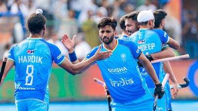 Asia Cup 2025: हरमनप्रीत सिंह की हैट्रिक, भारत को बड़ी मुश्किल से चीन पर मिली जीत, 11 में 7 पेनल्टी कॉर्नर गंवाए SportsTak Hindi