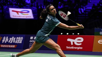 World Championships: पीवी सिंधु का छठे मेडल का सपना टूटा, क्वार्टर फाइनल में मिली हार, तनिषा-ध्रुव की जोड़ी भी बाहर SportsTak Hindi