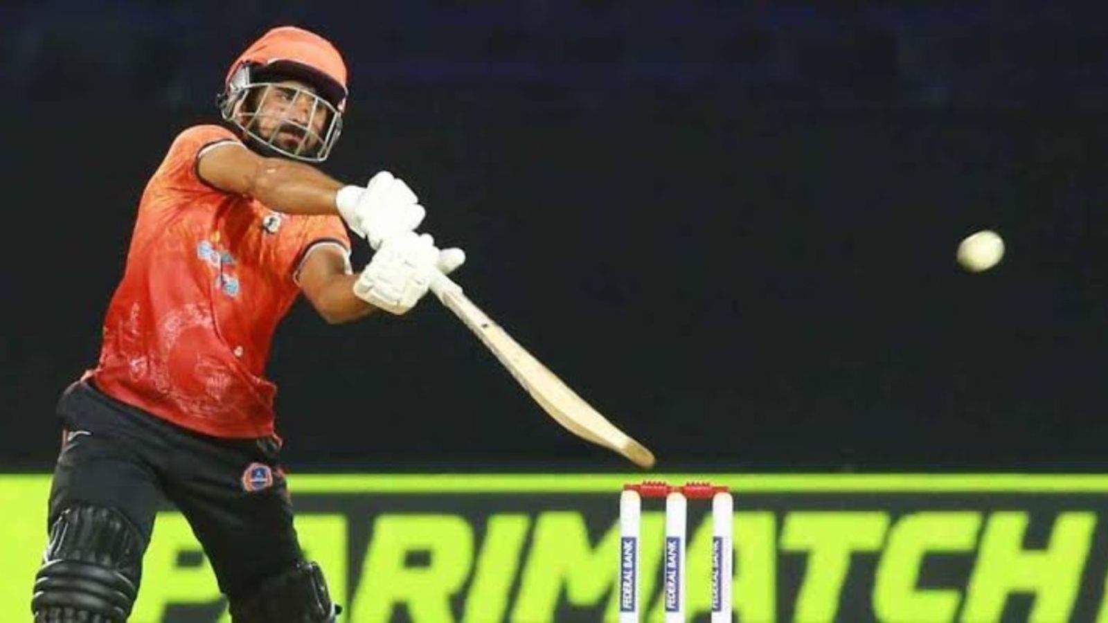 12 गेंद में ठोके 11 छक्के, 28 साल के भारतीय बल्लेबाज की सुनामी, आखिरी दो ओवर में लूटे 71 रन, CSK के लिए दे चुका है ट्रायल, देखिए Video 12 गेंद में ठोके 11 छक्के, 28 साल के भारतीय बल्लेबाज की सुनामी, आखिरी दो ओवर में लूटे 71 रन, CSK के लिए दे चुका है ट्रायल, देखिए Video