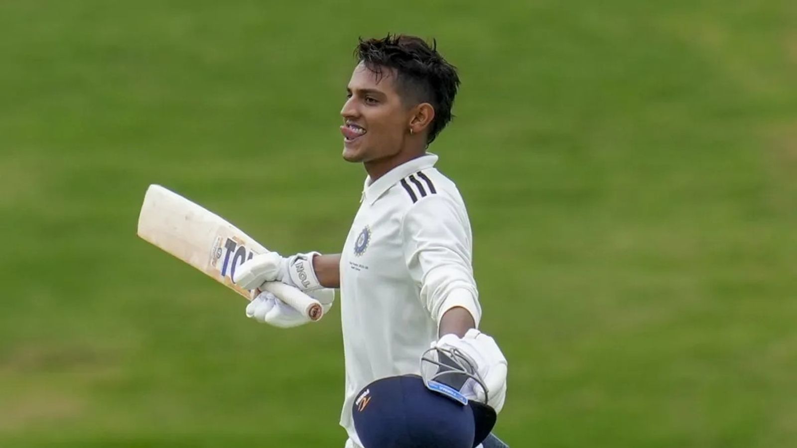 Duleep Trophy: यश धुल और कप्तान अंकित कुमार के शतकीय पारी की बदौलत नॉर्थ जोन ने ली 563 रनों की विशाल लीड, सेमीफाइनल के करीब पहुंची टीम Duleep Trophy: यश धुल और कप्तान अंकित कुमार के शतकीय पारी की बदौलत नॉर्थ जोन ने ली 563 रनों की विशाल लीड, सेमीफाइनल के करीब पहुंची टीम