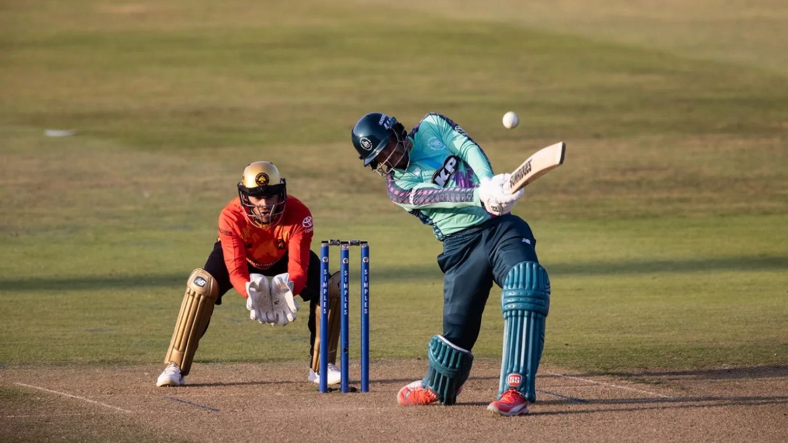 कमाल है यह खिलाड़ी! 1 गेंद खेलने के बदले कमा रहा 89294 रुपये, 245 की स्ट्राइक रेट से उड़ा चुका है 169 रन, इनमें से 142 तो चौके-छक्के से कूटे कमाल है यह खिलाड़ी! 1 गेंद खेलने के बदले कमा रहा 89294 रुपये, 245 की स्ट्राइक रेट से उड़ा चुका है 169 रन, इनमें से 142 तो चौके-छक्के से कूटे