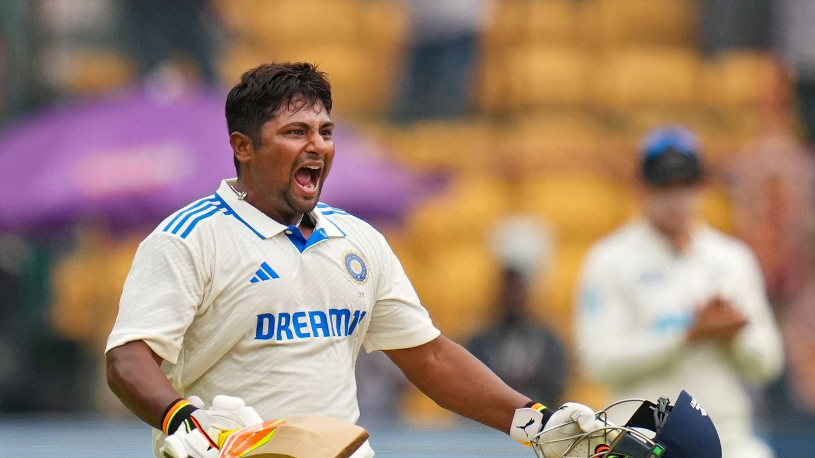 बुची बाबू टूर्नामेंट में लगातार दो शतक लगाने वाले सरफराज खान दलीप ट्रॉफी से बाहर, डिफेंडिंग चैंपियन वेस्ट जोन का लगा झटका बुची बाबू टूर्नामेंट में लगातार दो शतक लगाने वाले सरफराज खान दलीप ट्रॉफी से बाहर, डिफेंडिंग चैंपियन वेस्ट जोन का लगा झटका