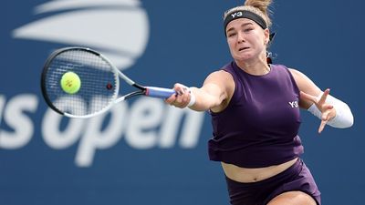 US Open 2025: एक्स बॉयफ्रेंड पर अचानक पड़ी नजर तो कांपने लगी स्टार खिलाड़ी, आंसू पोंछ मैच रोकने के लिए अंपायर से मांगी माफी, फिर... SportsTak Hindi