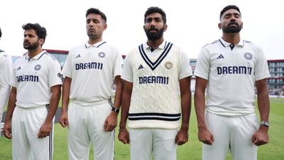 BCCI ने टीम इंडिया के स्पॉन्सर के लिए शुरू की तलाश, इस तरह की कंपनियों पर लगाई पाबंदी Shardul Thakur , Anshul Kamboj, Jasprit Bumrah and Mohammed Siraj
