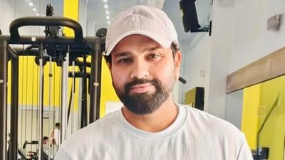 रोहित शर्मा ने फिटनेस टेस्ट के लिए घटाया वजन, नए लुक में आए नजर, ट्रांसफॉर्मेशन देख फैंस भी हुए हैरान, VIDEO SportsTak Hindi