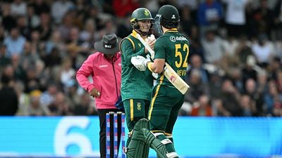 ENG vs SA:  साउथ अफ्रीका ने इंग्लैंड का घर पर किया बंटाधार, दो गेंदबाजों ने मिलकर लिए 7 विकेट, 21 ओवर में चेज कर दिया टारगेट SportsTak Hindi
