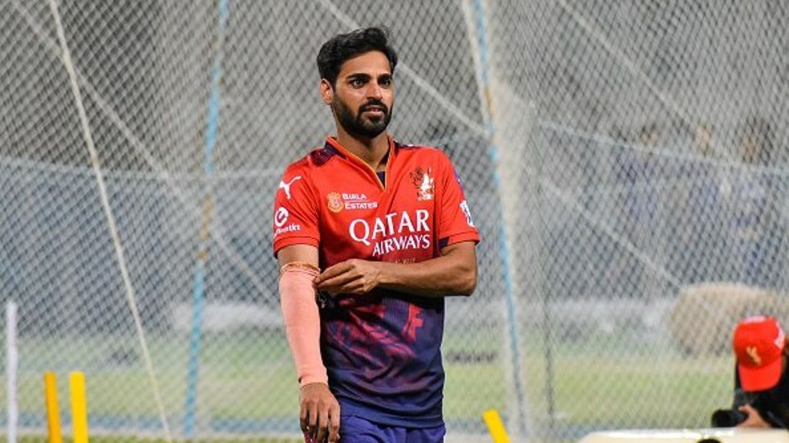 टीम इंडिया के स्विंग सरताज भुवनेश्वर कुमार ने संन्यास पर तोड़ी चुप्पी, कहा - मेरा काम सिर्फ... टीम इंडिया के स्विंग सरताज भुवनेश्वर कुमार ने संन्यास पर तोड़ी चुप्पी, कहा - मेरा काम सिर्फ...
