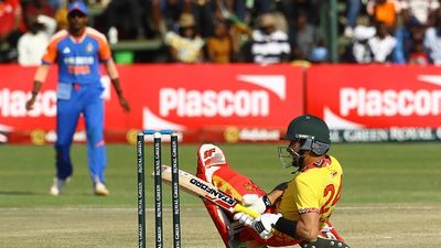 जिम्बाब्वे के खिलाड़ी का ICC वनडे रैंकिंग्स में डंका, बना नंबर 1, जानें टॉप 10 में कितने भारतीय  SportsTak Hindi