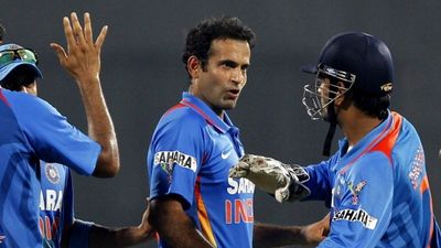 इरफ़ान पठान ने हुक्का कंट्रोवर्सी पर तोड़ी चुप्पी, फैंस को तगड़ा जवाब देते हुए कहा - मैं और धोनी साथ में... SportsTak Hindi