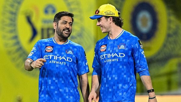 'बेबी डिविलियर्स' डेवाल्ड ब्रेविस ने महेंद्र सिंह धोनी को लेकर खोला बड़ा राज, कहा - उनके रूम का दरवाजा सिर्फ... Chennai Super Kings' captain MS Dhoni (L) speaks with teammate Dewald Brevis