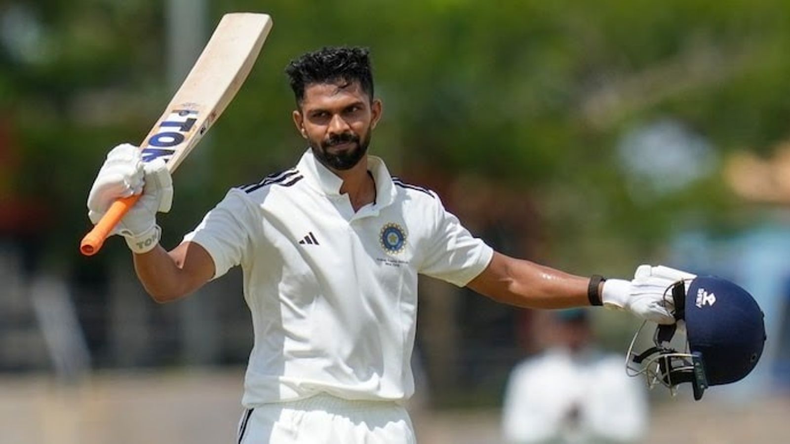 Duleep Trophy Semifinal: ऋतुराज गायकवाड़ के 184 रन की बदौलत वेस्ट जोन ने पहले दिन बनाए 363 रन, श्रेयस अय्यर- जायसवाल फ्लॉप Duleep Trophy Semifinal: ऋतुराज गायकवाड़ के 184 रन की बदौलत वेस्ट जोन ने पहले दिन बनाए 363 रन, श्रेयस अय्यर- जायसवाल फ्लॉप