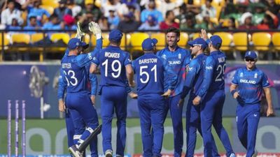 इंग्लैंड ने साउथ अफ्रीका से हार के बाद उठाया बड़ा कदम, मैक्कलम जिस खिलाड़ी को नापसंद करते हैं उसे 10 महीने बाद बुलाया SportsTak Hindi