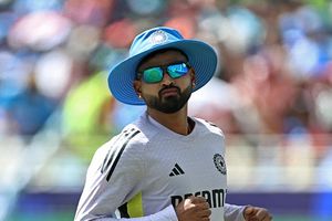 बड़ी खबर : श्रेयस अय्यर बने कप्तान, ऑस्ट्रेलियाई टीम के सामने रेड बॉल मैच में संभालेंगे भारत की कमान, राहुल और सिराज को भी मिली जगह SportsTak Hindi