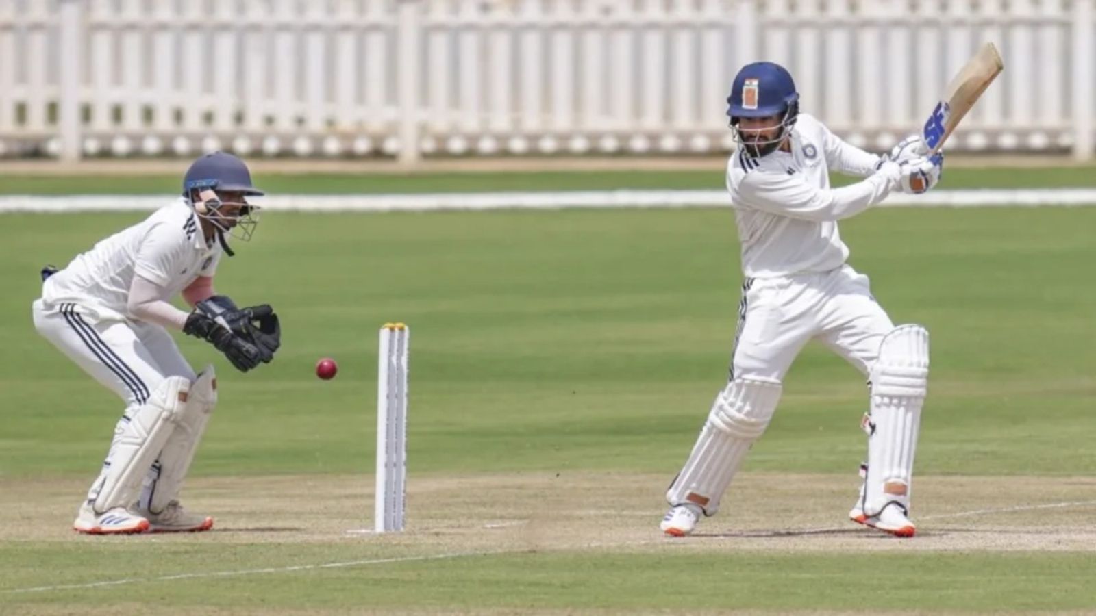 Duleep Trophy: रजत पाटीदार की टीम की बैटिंग ने वेस्ट जोन के छक्के छुड़ाए, 5 बल्लेबाजों ने ठोकी फिफ्टी, शार्दुल समेत 8 बॉलर्स रहे नाकाम Duleep Trophy: रजत पाटीदार की टीम की बैटिंग ने वेस्ट जोन के छक्के छुड़ाए, 5 बल्लेबाजों ने ठोकी फिफ्टी, शार्दुल समेत 8 बॉलर्स रहे नाकाम