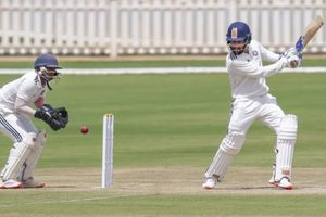 Duleep Trophy: रजत पाटीदार की टीम की बैटिंग ने वेस्ट जोन के छक्के छुड़ाए, 5 बल्लेबाजों ने ठोकी फिफ्टी, शार्दुल समेत 8 बॉलर्स रहे नाकाम SportsTak Hindi