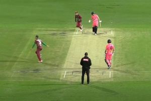 VIDEO : मार्नस लाबुशेन ने बैटिंग नहीं बल्कि गेंदबाजी में 'हैट्रिक' लेकर चौंकाया, अपनी टीम को T20 मैक्स का जिताया खिताब SportsTak Hindi