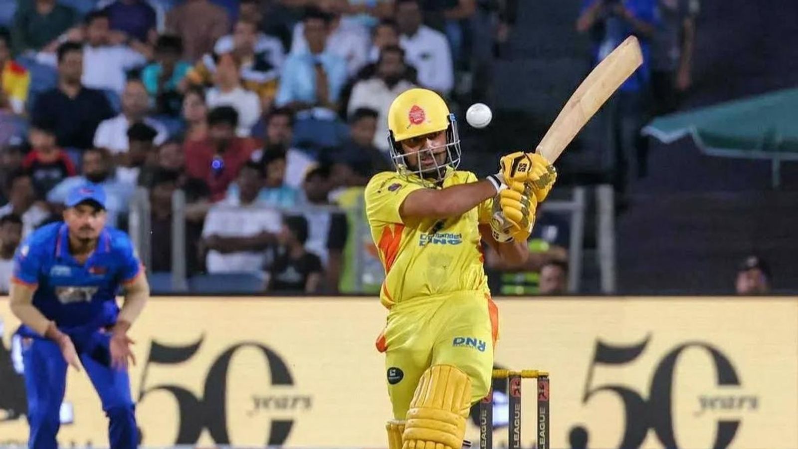 Duleep Trophy 2025: बीसीसीआई के नए नियम के तहत महाराष्ट्र का ये बल्लेबाज बना पहला सीरियस इंजरी रिप्लेसमेंट, जानें कौन हुआ चोटिल Duleep Trophy 2025: बीसीसीआई के नए नियम के तहत महाराष्ट्र का ये बल्लेबाज बना पहला सीरियस इंजरी रिप्लेसमेंट, जानें कौन हुआ चोटिल