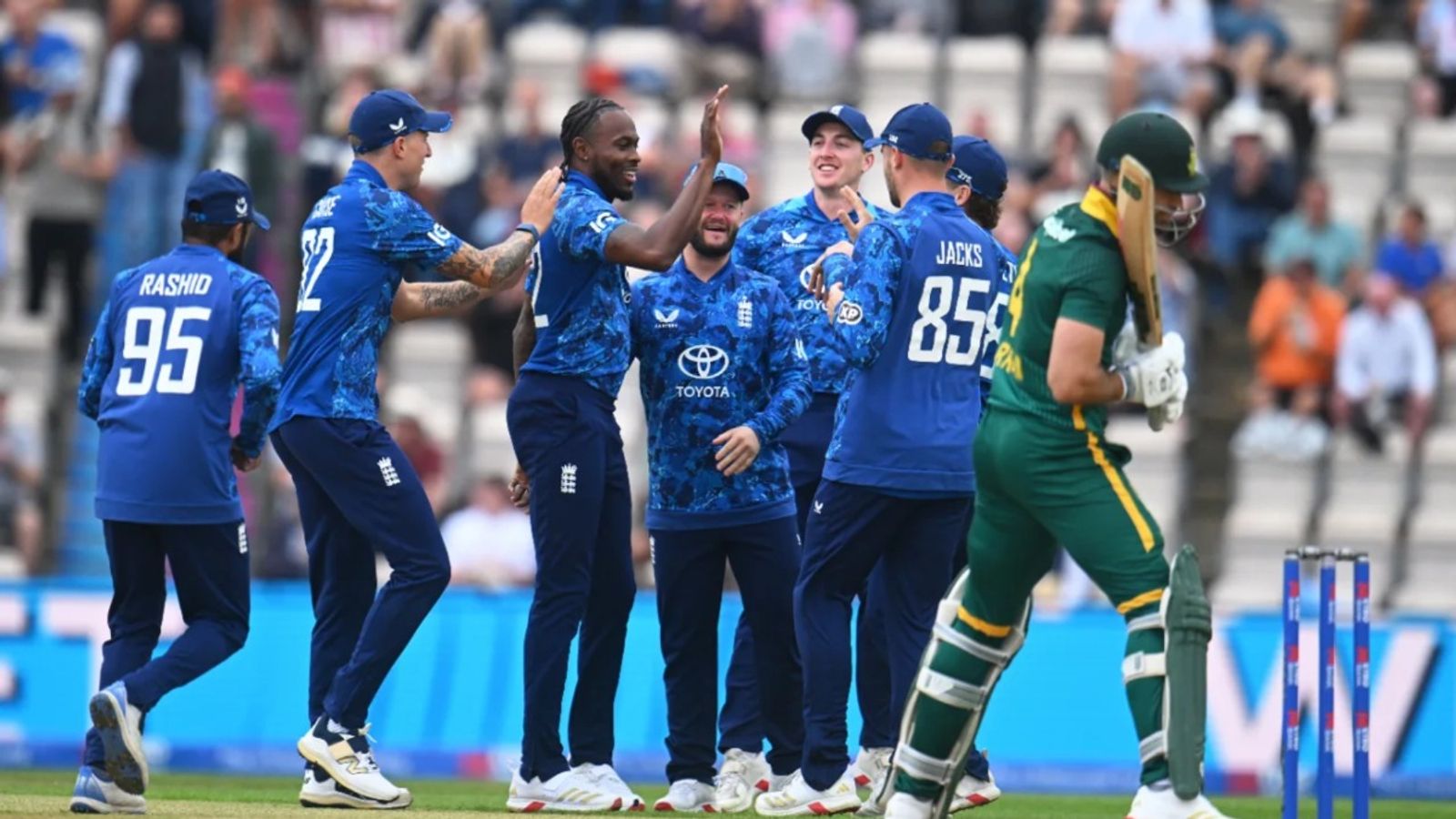 ENG vs SA: इंग्लैंड ने साउथ अफ्रीका को 342 रन से धोया, 414 बनाकर 72 पर समेटा, वनडे में सबसे बड़ी जीत का भारत का वर्ल्ड रिकॉर्ड तोड़ा ENG vs SA: इंग्लैंड ने साउथ अफ्रीका को 342 रन से धोया, 414 बनाकर 72 पर समेटा, वनडे में सबसे बड़ी जीत का भारत का वर्ल्ड रिकॉर्ड तोड़ा