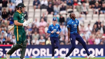 इंग्लैंड क्रिकेट टीम का जवाब नहीं, 19,969 दिन बाद वनडे क्रिकेट में किया बड़ा कारनामा, साउथ अफ्रीका को किया तबाह SportsTak Hindi