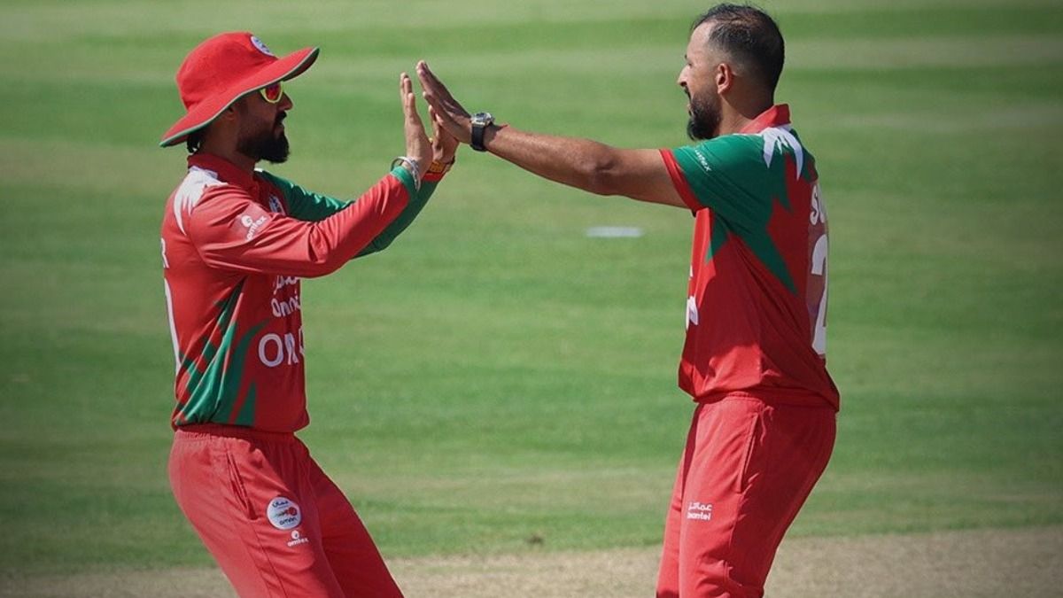 oman players celebrating wicket