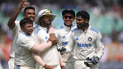 'हर हाल में इसे टेस्ट टीम में खिलाओ', सिर्फ 6 टेस्ट खेलने वाले बैटर के सपोर्ट में उतरे क्रिस गेल, कहा- उसकी कोई गलती नहीं SportsTak Hindi