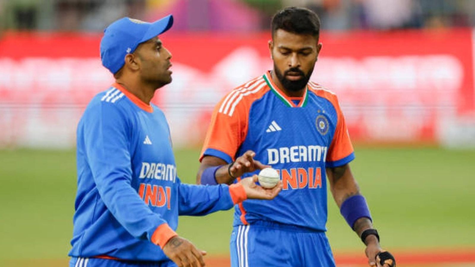 Asia Cup 2025: बुमराह नहीं यह भारतीय गेंदबाज है T20I में पाकिस्तान का काल, लिए हैं सबसे ज्यादा विकेट, फिर करेगा कमाल! Asia Cup 2025: बुमराह नहीं यह भारतीय गेंदबाज है T20I में पाकिस्तान का काल, लिए हैं सबसे ज्यादा विकेट, फिर करेगा कमाल!