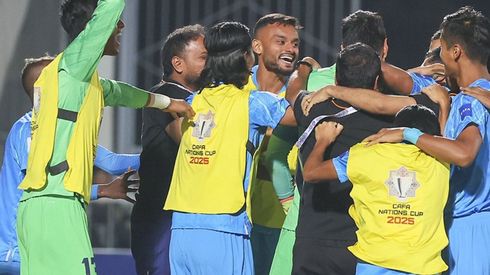 CAFA Nations Cup 2025: भारतीय फुटबॉल टीम का धमाका, अपने से 54 रैंक ऊपर वाले ओमान को पहली बार हराया, हासिल किया तीसरा स्थान CAFA Nations Cup 2025: भारतीय फुटबॉल टीम का धमाका, अपने से 54 रैंक ऊपर वाले ओमान को पहली बार हराया, हासिल किया तीसरा स्थान