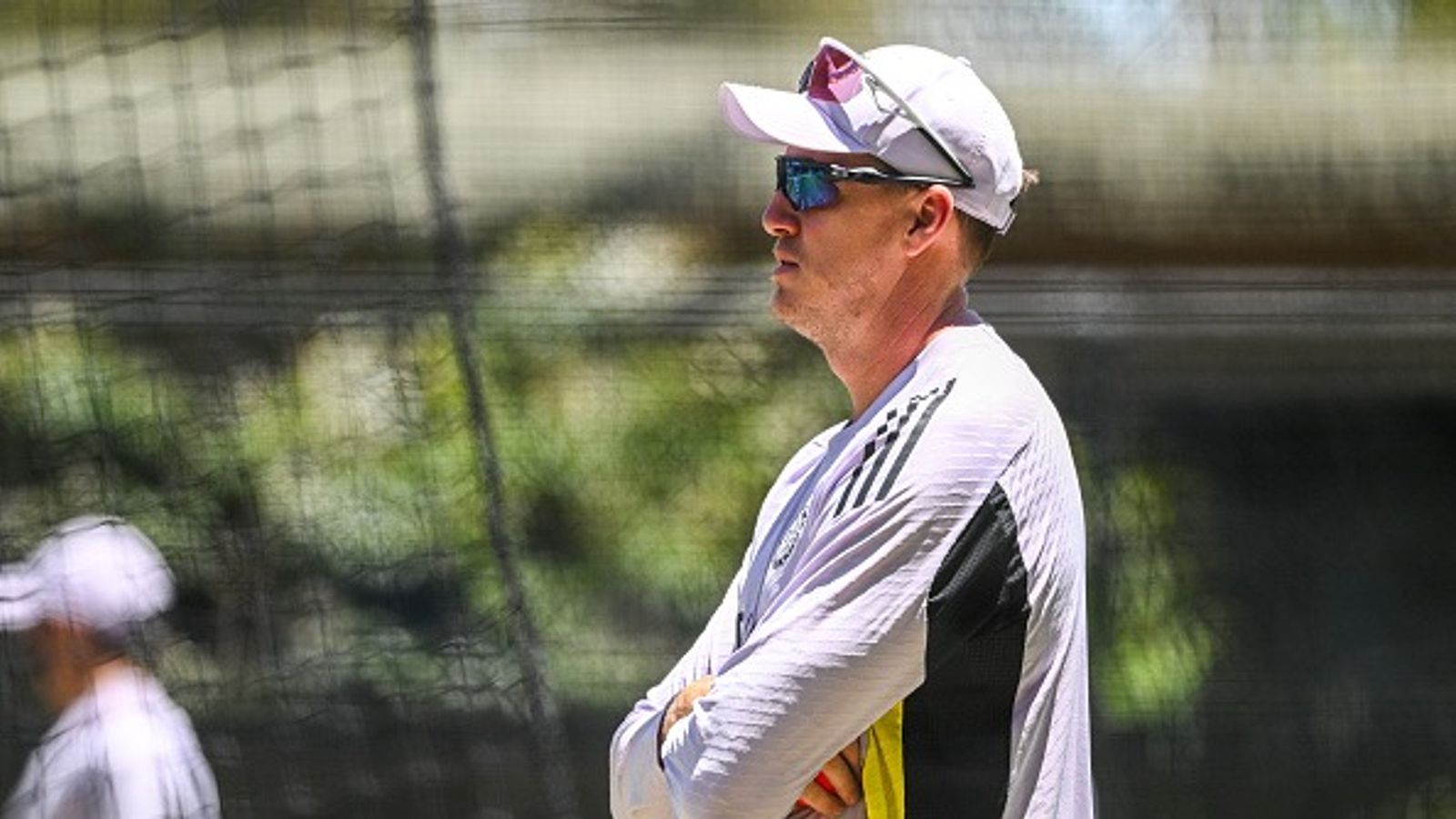 दुबई की हरी पिच ने बढ़ाई टीम इंडिया की मुश्किलें, क्या तीन स्पिनर होंगे रणनीति का हिस्सा? गेंदबाजी कोच ने दे दिया जवाब दुबई की हरी पिच ने बढ़ाई टीम इंडिया की मुश्किलें, क्या तीन स्पिनर होंगे रणनीति का हिस्सा? गेंदबाजी कोच ने दे दिया जवाब