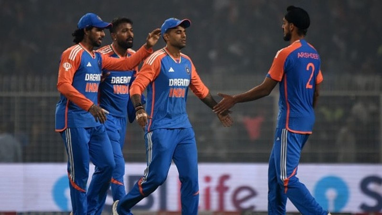 IND vs UAE Pitch Report : टीम इंडिया एशिया कप में यूएई के खिलाफ करेगी आगाज, जानें कैसा है पिच का हाल और क्या होगी Playing XI ? IND vs UAE Pitch Report : टीम इंडिया एशिया कप में यूएई के खिलाफ करेगी आगाज, जानें कैसा है पिच का हाल और क्या होगी Playing XI ?