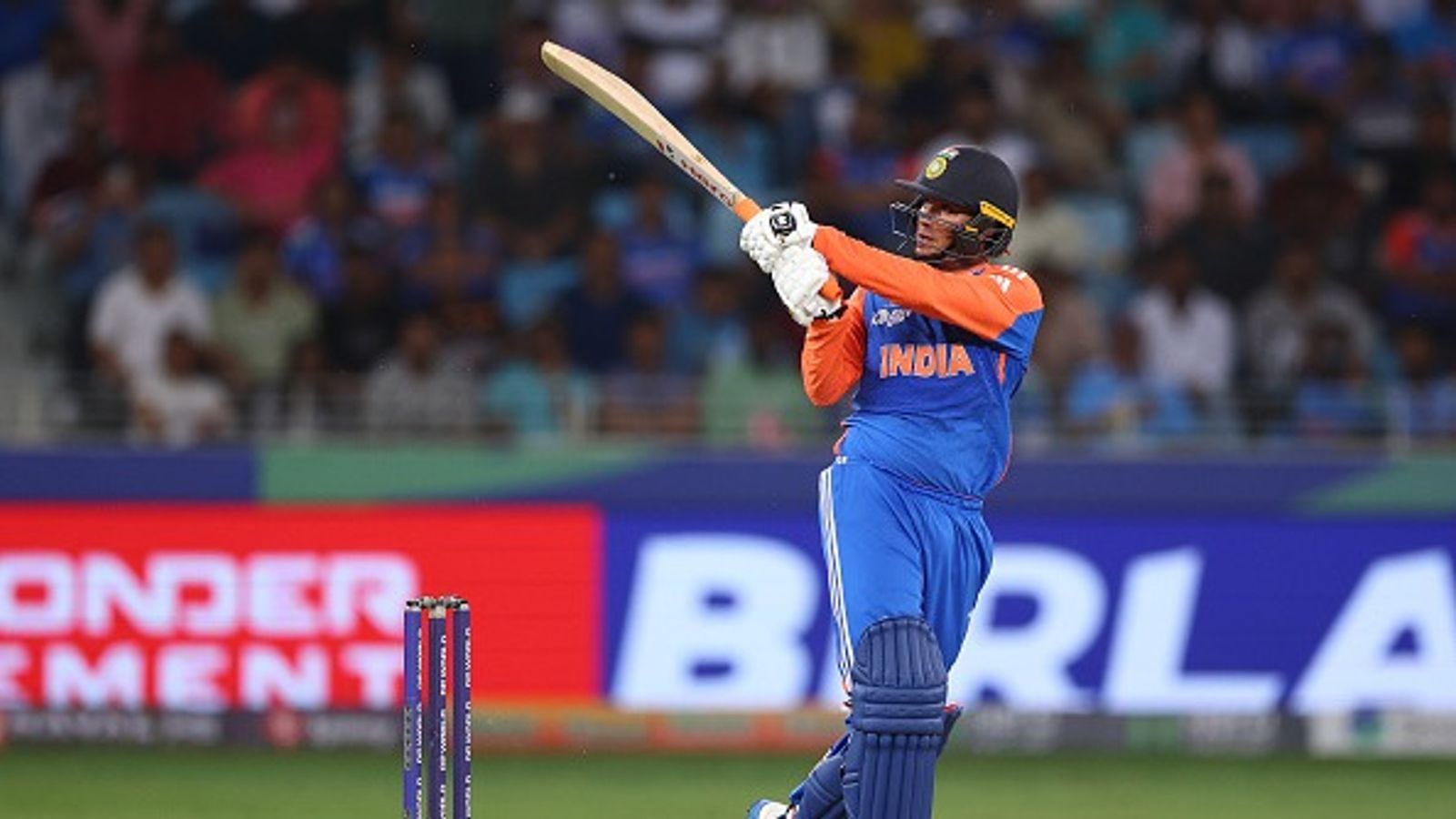 'वो ऐसे शॉट लगाता है जैसे किसी को थप्पड़ मार रहा हो', अभिषेक शर्मा की तूफानी बैटिंग के कायल हुए जडेजा, जानिये भारतीय ओपनर के लिए क्या कहा ? 'वो ऐसे शॉट लगाता है जैसे किसी को थप्पड़ मार रहा हो', अभिषेक शर्मा की तूफानी बैटिंग के कायल हुए जडेजा, जानिये भारतीय ओपनर के लिए क्या कहा ?