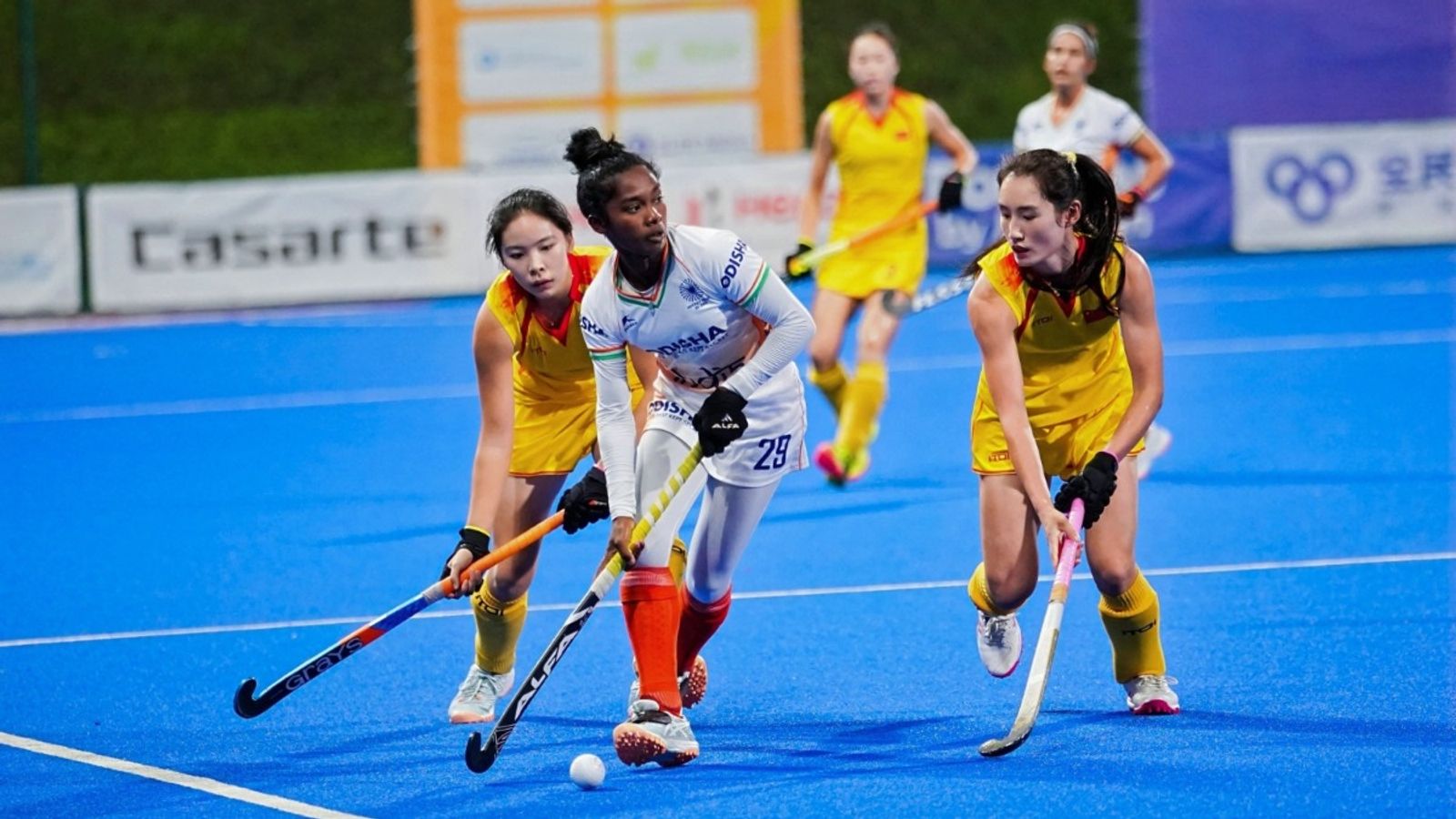 Asia Cup 2025: चीन ने रोका भारत का विजयी सफर, सुपर-4 के मुकाबले में दी मात, जानें अब कैसे फाइनल में पहुंच सकती है टीम? Asia Cup 2025: चीन ने रोका भारत का विजयी सफर, सुपर-4 के मुकाबले में दी मात, जानें अब कैसे फाइनल में पहुंच सकती है टीम?