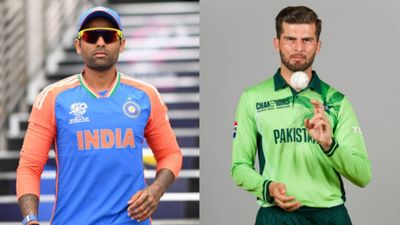 IND vs PAK Playing-11: पाकिस्तान के खिलाफ मुकाबले में अर्शदीप सिंह को जगह मिलेगी या नहीं ? जानें कैसी होगी टीम इंडिया की Playing XI  कप्तान सर्यकुमार यादव (बांए) और पाकिस्तान के घातक गेंदबाज शाहीन अफरीदी (दांए).