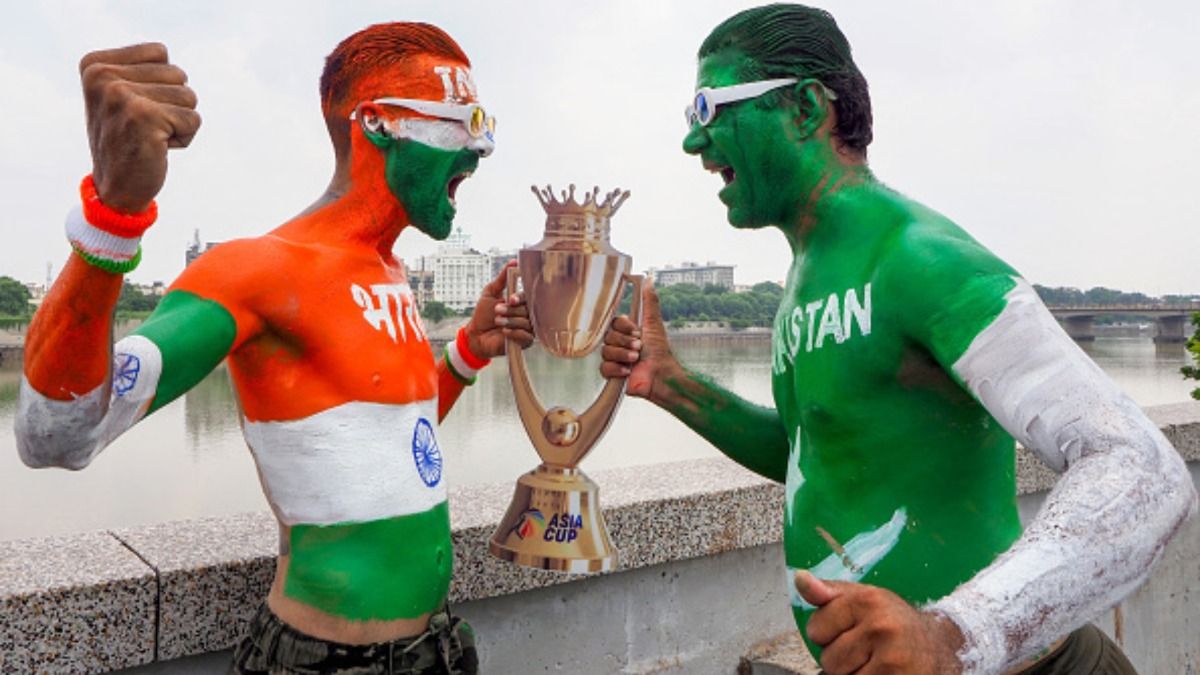 IND vs PAK Head To Head: भारतीय टीम 8 साल से पाकिस्तान के सामने वनडे और 3 साल से T20I नहीं हारी, एशिया कप में भी पड़ोसी पर है दबदबा