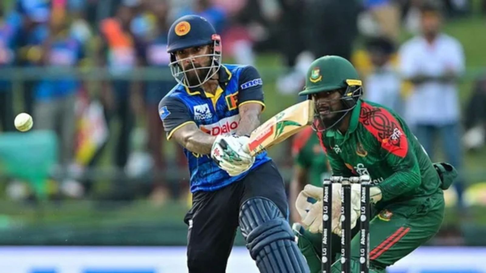 SL vs BAN: श्रीलंका ने टॉस जीतकर बांग्लादेश को दी बैटिंग, हसारंगा की वापसी, देखिए दोनों टीमों की प्लेइंग इलेवन SL vs BAN: श्रीलंका ने टॉस जीतकर बांग्लादेश को दी बैटिंग, हसारंगा की वापसी, देखिए दोनों टीमों की प्लेइंग इलेवन