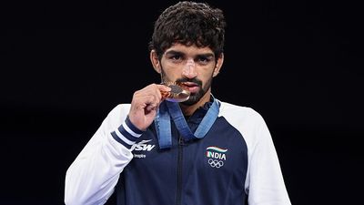 बड़ी खबर: पेरिस ओलिंपिक मेडलिस्ट अमन सहरावत वर्ल्ड चैंपियनशिप से हुए डिस्क्वालीफाई, मुकाबले से पहले हो गई बड़ी चूक! SportsTak Hindi