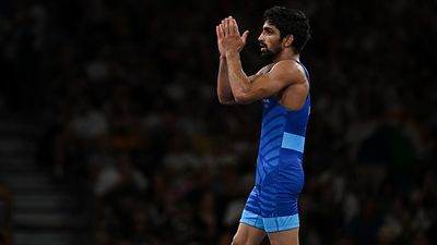 वर्ल्ड रेसलिंग चैंपियनशिप से वजन के चलते ओलिंपिक मेडलिस्ट अमन सहरावत डिस्क्वालीफाई, कोच ने दी सफाई, बताया कब, क्या हुआ SportsTak Hindi