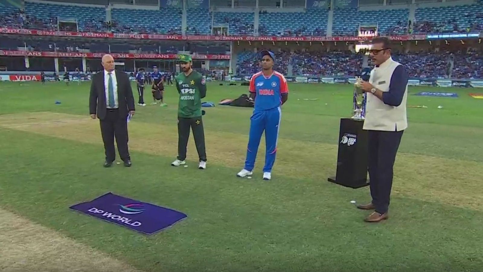 IND vs PAK, Asia Cup 2025 : पाकिस्तान ने जीता टॉस, भारत की पहले गेंदबाजी, टीम इंडिया की जानें Playing XI IND vs PAK, Asia Cup 2025 : पाकिस्तान ने जीता टॉस, भारत की पहले गेंदबाजी, टीम इंडिया की जानें Playing XI