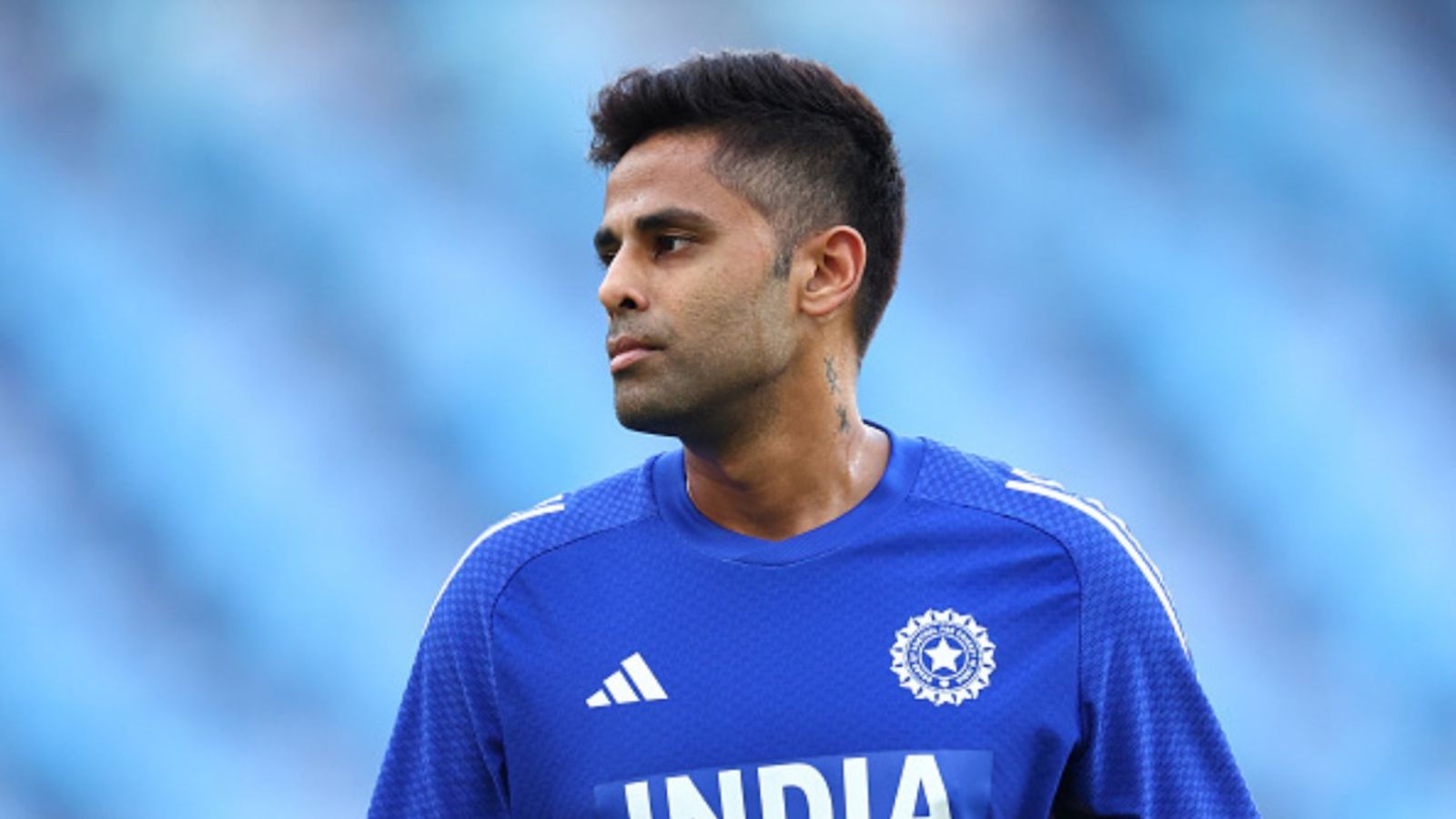 IND vs PAK: सूर्यकुमार यादव ने टॉस पर पाकिस्तानी कप्तान से नहीं मिलाया हाथ, भारतीय खिलाड़ियों को दिया ये मैसेज IND vs PAK: सूर्यकुमार यादव ने टॉस पर पाकिस्तानी कप्तान से नहीं मिलाया हाथ, भारतीय खिलाड़ियों को दिया ये मैसेज