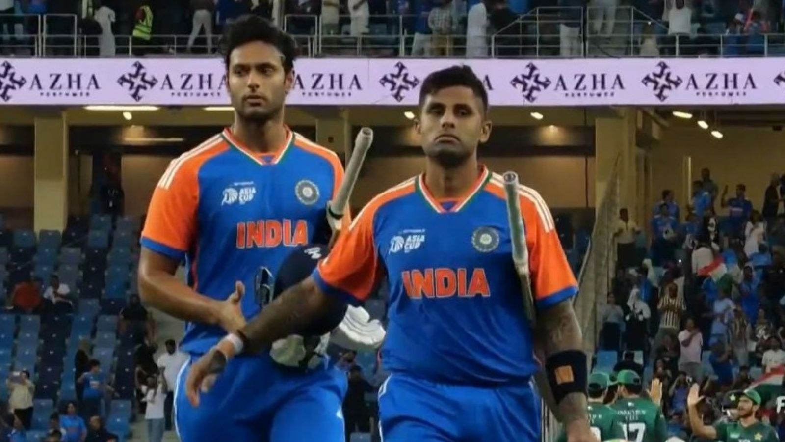 IND vs PAK : सूर्या ने छक्का लगाकर खत्म किया मैच, पाकिस्तानी खिलाड़ियों की शक्ल तक नहीं देखी, बिना हाथ मिलाए सीधा ड्रेसिंग रूम पहुंचे IND vs PAK : सूर्या ने छक्का लगाकर खत्म किया मैच, पाकिस्तानी खिलाड़ियों की शक्ल तक नहीं देखी, बिना हाथ मिलाए सीधा ड्रेसिंग रूम पहुंचे