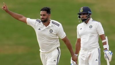 IND vs AUS: विकेटों की झड़ी लगाने वाले की टीम इंडिया में अनदेखी, दलीप-रणजी ट्रॉफी सब जगह धमाल फिर भी सेलेक्शन नहीं SportsTak Hindi