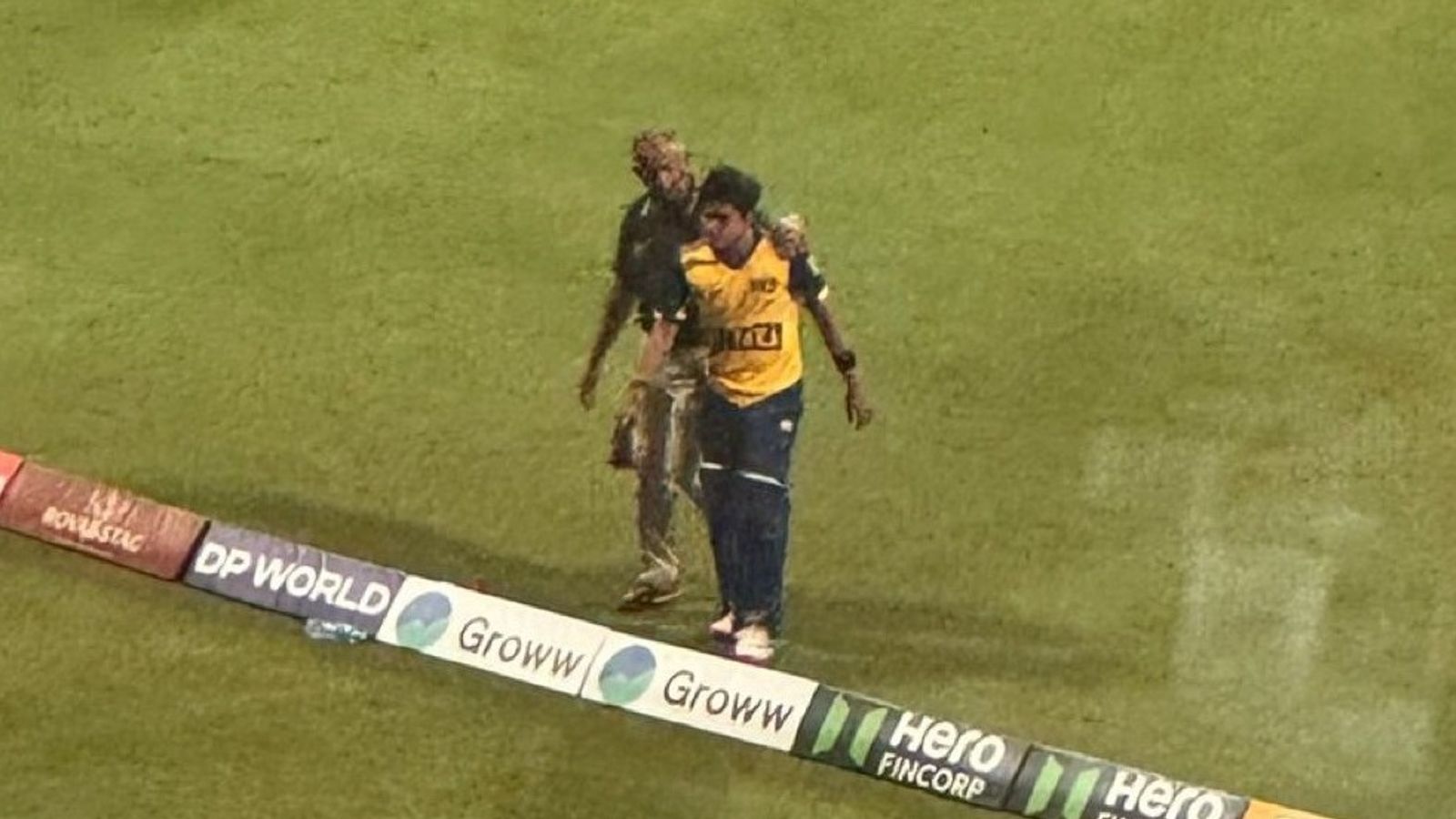 Asia cup 2025: दिल का दौरा पड़ने से श्रीलंकाई गेंदबाज के पिता का निधन, अफगानिस्तान पर जीत के तुरंत बाद मिली बुरी खबर Asia cup 2025: दिल का दौरा पड़ने से श्रीलंकाई गेंदबाज के पिता का निधन, अफगानिस्तान पर जीत के तुरंत बाद मिली बुरी खबर