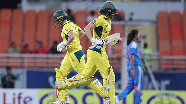 IND vs AUS: भारत में वनडे सीरीज खेल रही ऑस्‍ट्रेलियाई टीम पर गिरी गाज, ICC ने दो दिन बाद दी सजा, जानें क्‍या है मामला