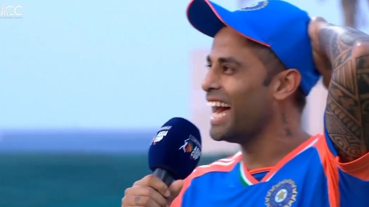 VIDEO : 'मैं रोहित शर्मा बन गया', सूर्यकुमार यादव टॉस के दौरान कर बैठे ब्लंडर तो पूर्व कप्तान का लिया नाम, जानें क्या है मामला ?