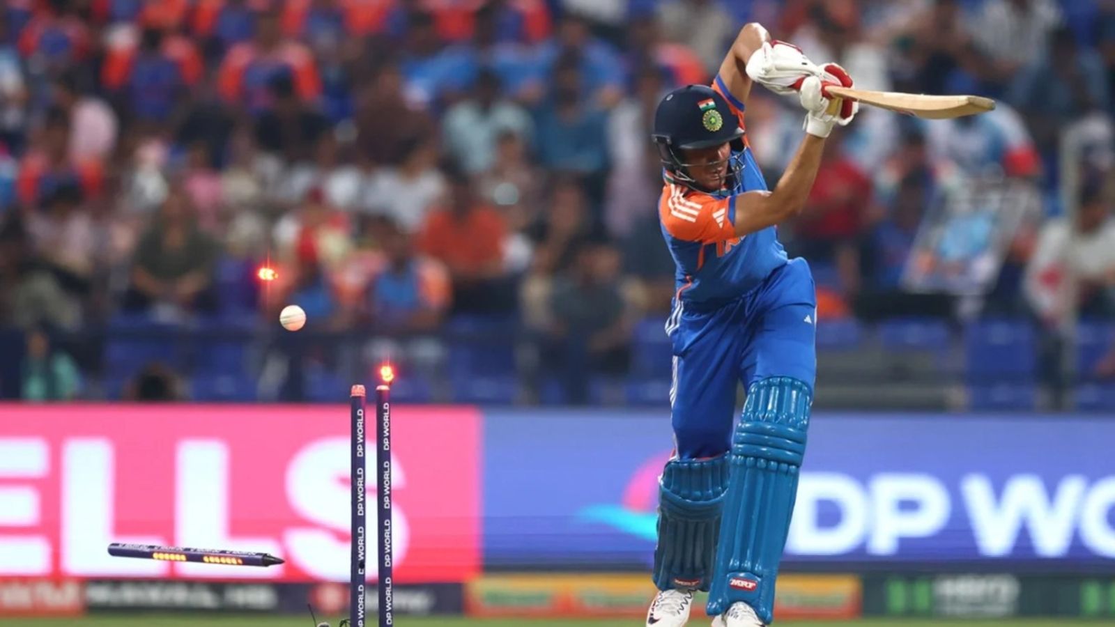 IND vs OMA: पाकिस्तान में जन्मे ओमान के बॉलर ने रचा इतिहास, शुभमन गिल को आउट करने वाले ओवर से मचाया तहलका IND vs OMA: पाकिस्तान में जन्मे ओमान के बॉलर ने रचा इतिहास, शुभमन गिल को आउट करने वाले ओवर से मचाया तहलका