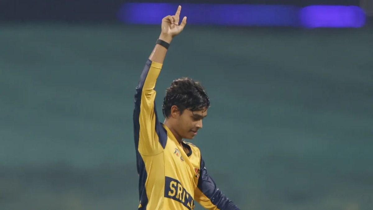 Asia Cup 2025: एक दिन पहले पिता का निधन, यूएई से गया घर, अब श्रीलंकाई क्रिकेटर देश के लिए एशिया कप खेलने लौटा
