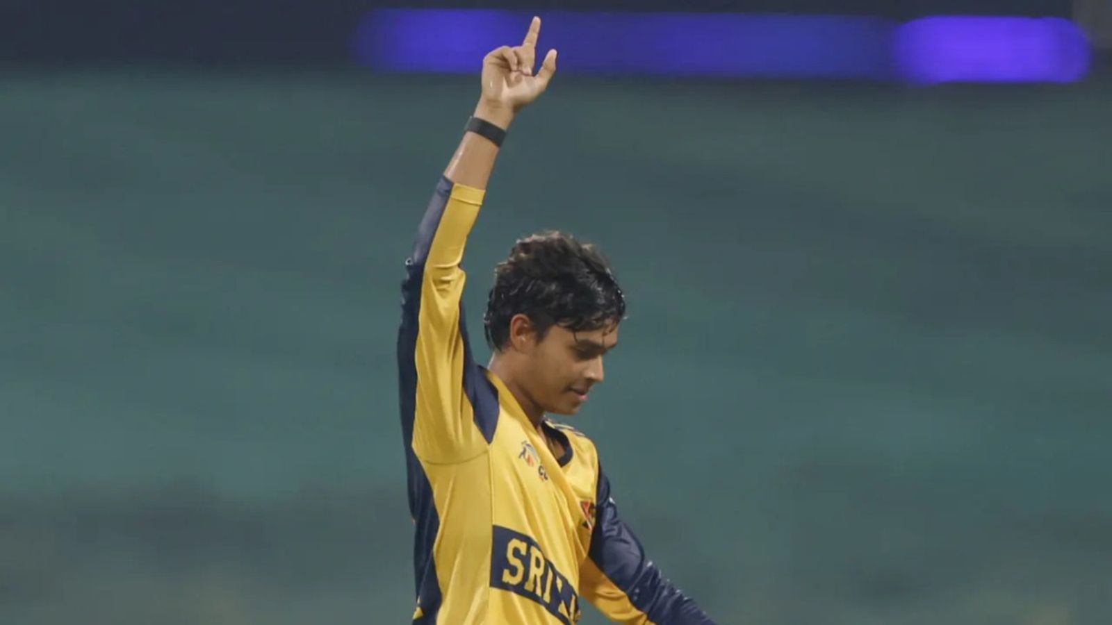 Asia Cup 2025: एक दिन पहले पिता का निधन, यूएई से गया घर, अब श्रीलंकाई क्रिकेटर देश के लिए एशिया कप खेलने लौटा Asia Cup 2025: एक दिन पहले पिता का निधन, यूएई से गया घर, अब श्रीलंकाई क्रिकेटर देश के लिए एशिया कप खेलने लौटा