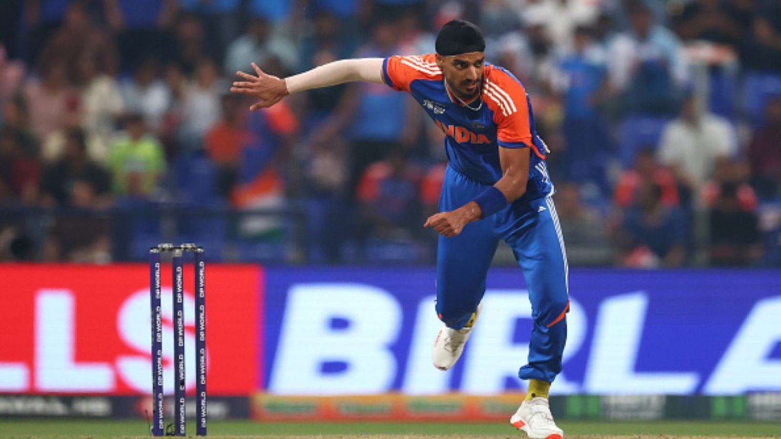 अर्शदीप सिंह ने रचा इतिहास, भारत की ओर से 100 T20I विकेट लेने वाले पहले बॉलर, दुनिया में तीसरे सबसे तेज अर्शदीप सिंह ने रचा इतिहास, भारत की ओर से 100 T20I विकेट लेने वाले पहले बॉलर, दुनिया में तीसरे सबसे तेज